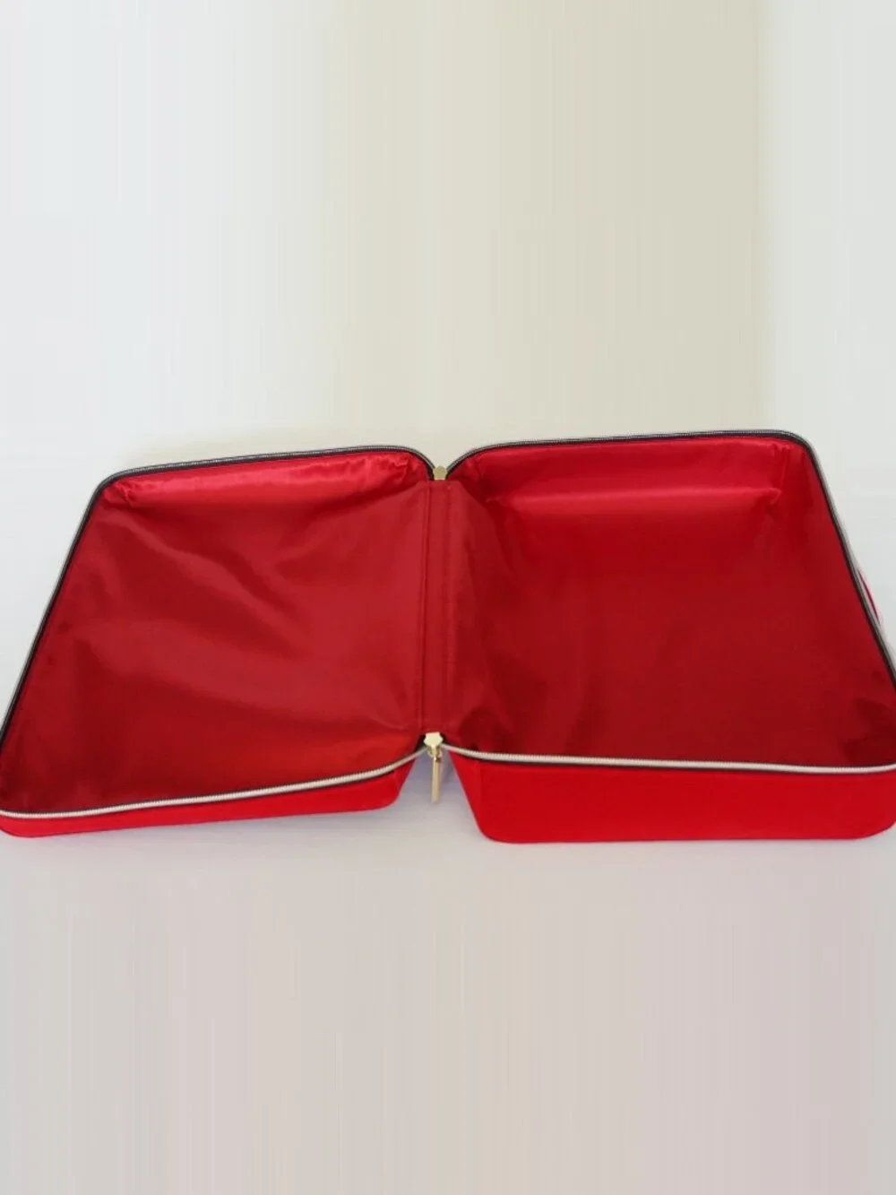NEW Estee Lauder Red Velveteen Travel Train Case Makeup Cosmetic Bag Large